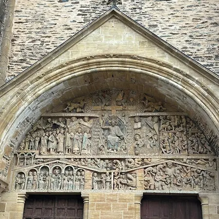 Du Portail Fleuri Bed & Breakfast 3*