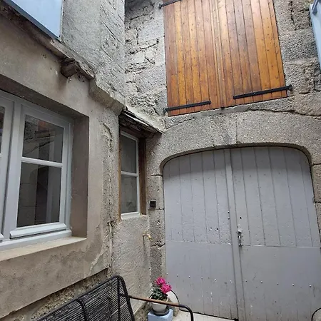 Du Portail Fleuri Bed & Breakfast 3*