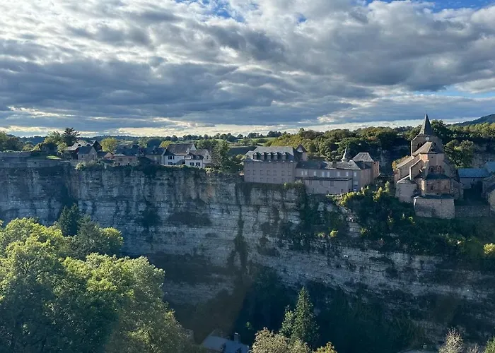 Du Portail Fleuri Bed & Breakfast 3*