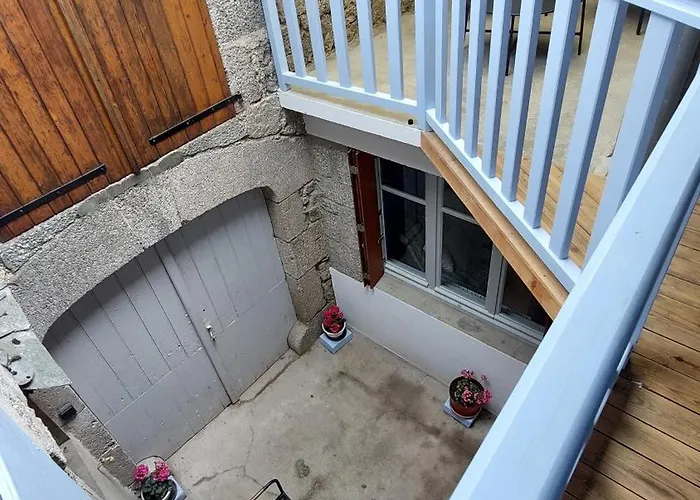 Du Portail Fleuri 3* Senergues