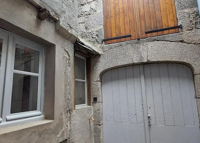 Du Portail Fleuri Bed & Breakfast 3*