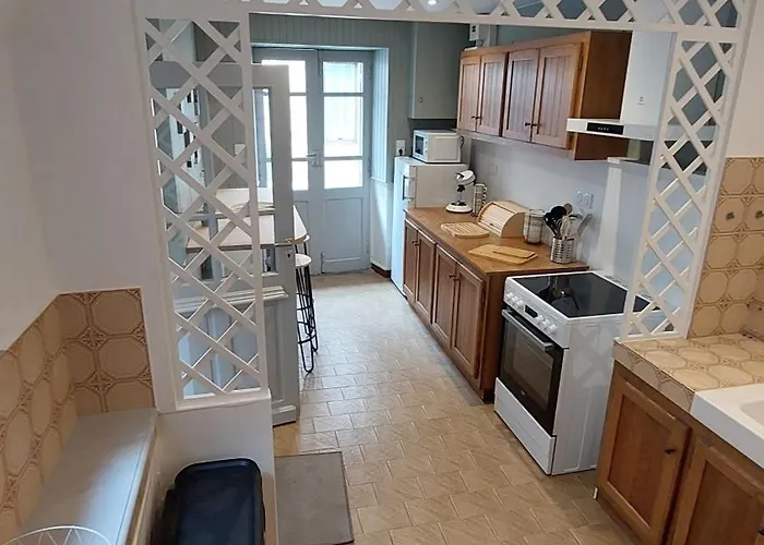 Du Portail Fleuri 3* Senergues